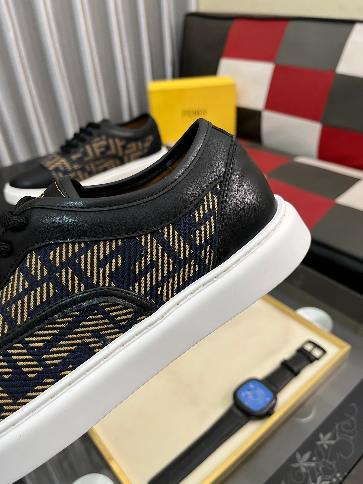 Men's Men's Shoes 💰400⌚️⌚️[Fendi] Fendi's latest casual shoes for men! Available at counters simultaneously! A one-to-one replica of the original. All imported official website one-to-one cowhide fabric. The interior is made of top-grade sheepskin, and the original factory-supplied rubber outsole is used. Leading new fashion concepts. Matching code: 38-443️⃣Colors available